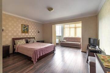 Cемейный номер с собственной ванной комнатой в  Vinograd Hotel